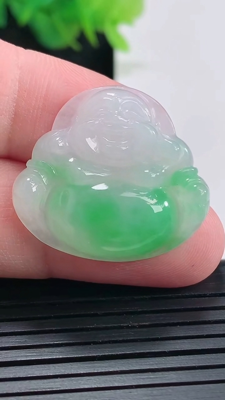 天然A货翡翠佛公吊坠，尺寸25-28-5.5重量:6.12g
4月23日