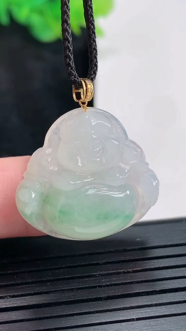 天然A货翡翠佛公吊坠，尺寸24-26-5.5重量:5.16g
4月23日