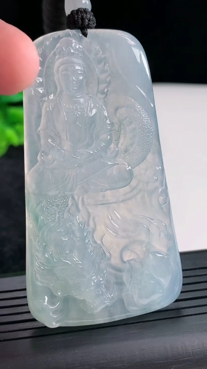 天然A货翡翠御龙观音吊坠，尺寸70.6-40-4.6重量:39.57g
4月23日