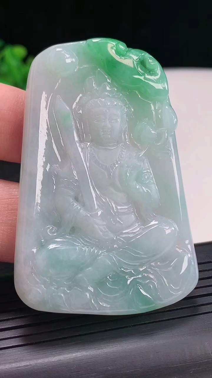 天然A货翡翠虚空藏菩萨吊坠，尺寸62-41-5.5重量:34.05g
4月23日