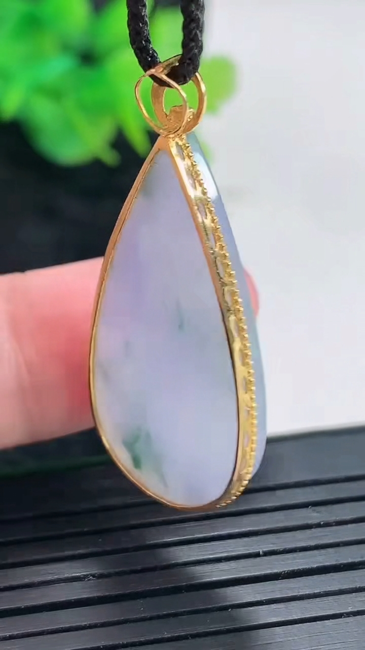 天然A货翡翠18k金紫罗兰飘花水滴吊坠，尺寸38.5-17-4，裸石32-16重量:5.26g
4月23日