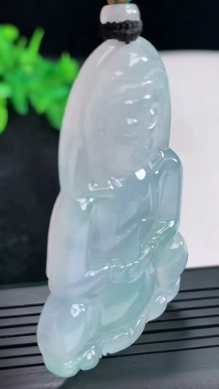 天然A货翡翠种紫罗兰飘花正装观音吊坠，尺寸57.6-38-6重量:23.64g
4月23日