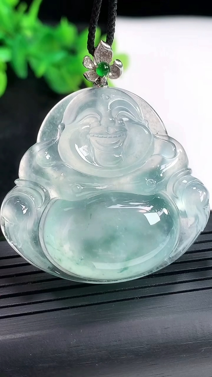 天然A货翡翠种飘花佛公吊坠，尺寸41-44-8.8重量:23.86g
4月23日