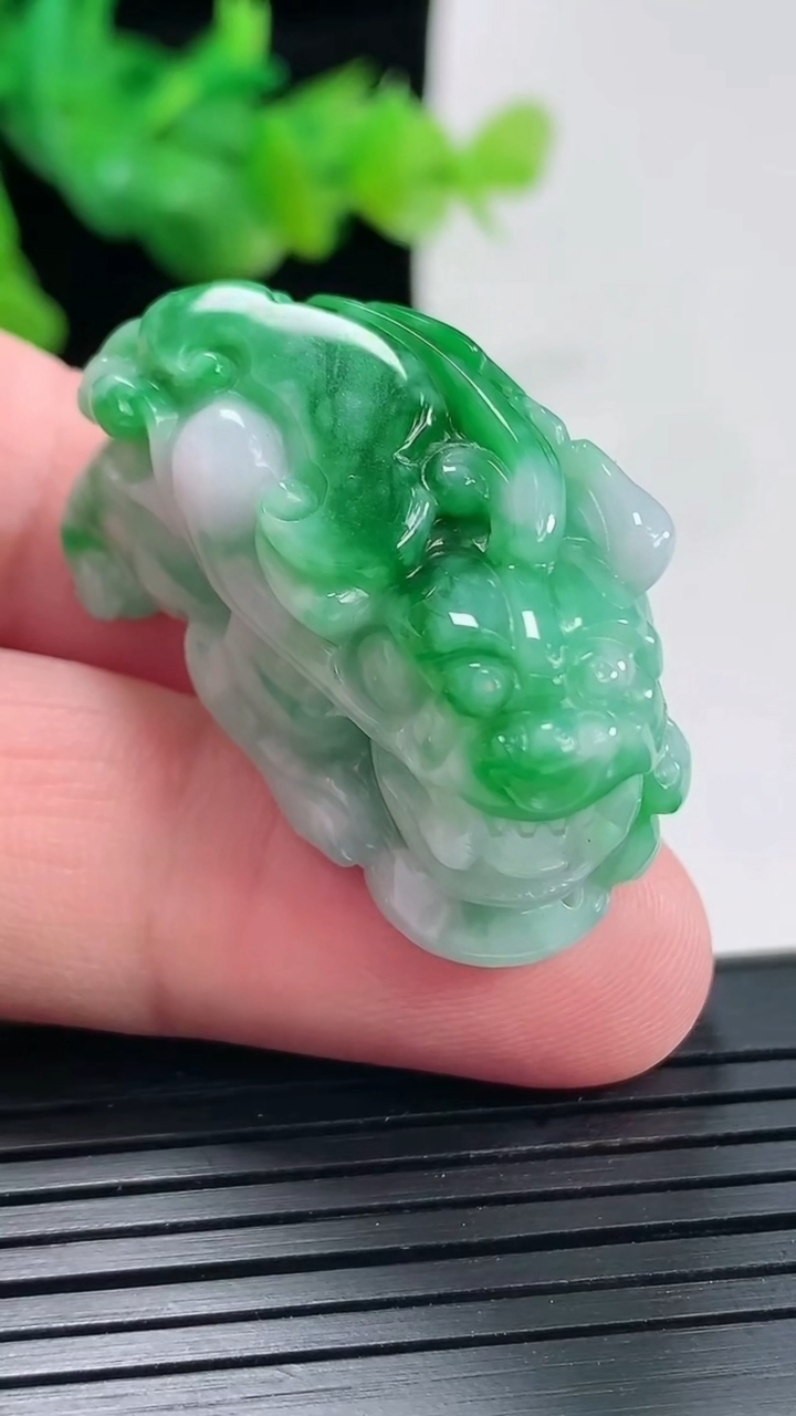 天然A货翡翠貔貅吊坠，尺寸34.5-20.4-6.6重:22.13g66
4月23日