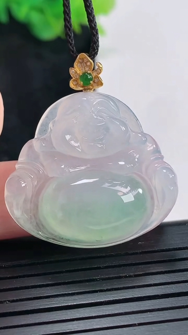 天然A货翡翠佛公吊坠，尺寸28-32-6重量:8.32g
4月23日