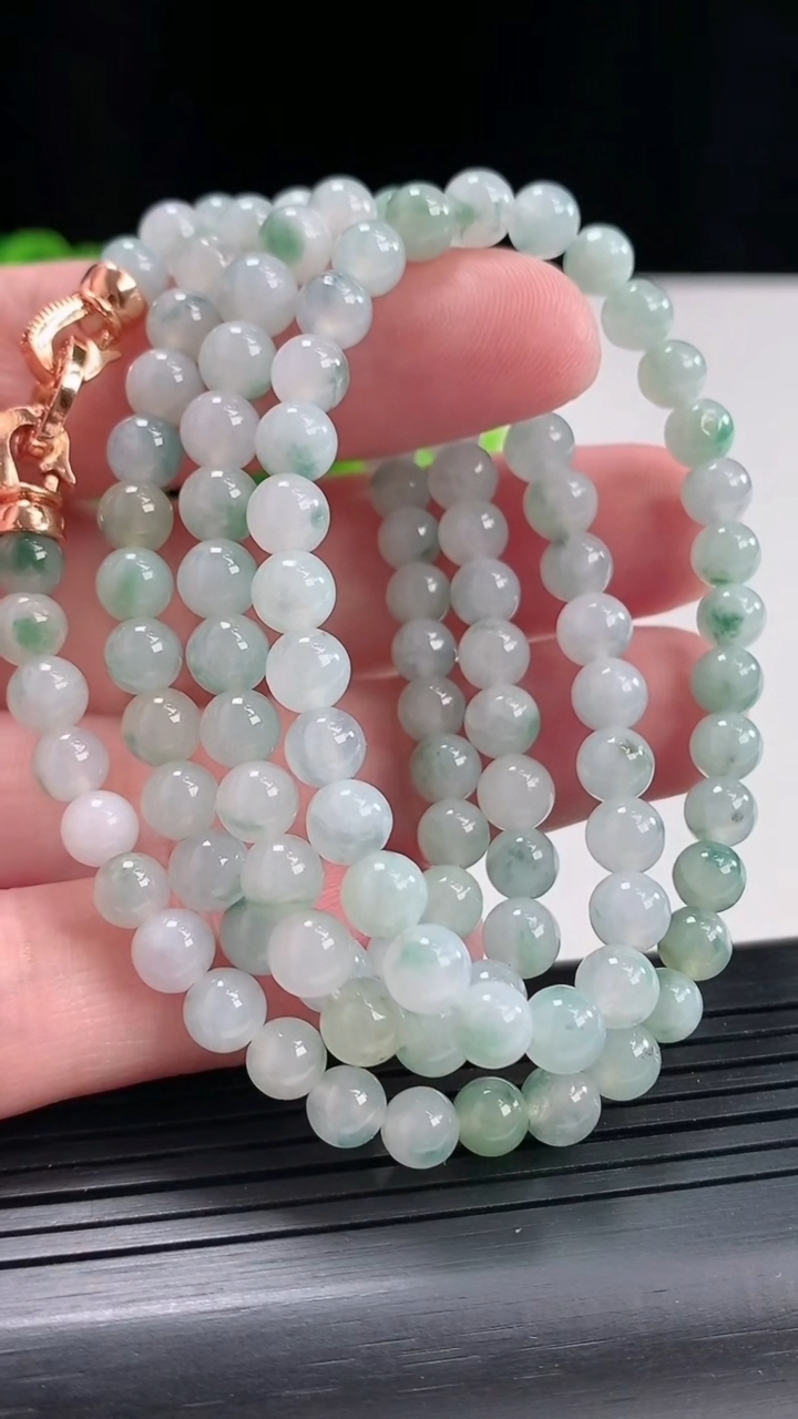 天然A货翡翠飘花圆珠项链，尺寸5.6-116颗重:36.06g974月23日
工厂直销收藏佳品,种好