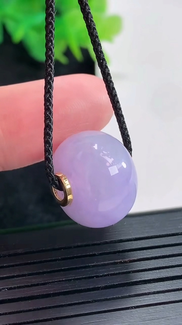 天然A货翡翠18k金紫罗兰路路通吊坠，尺寸17.5-12.5重量:7.53g
4月23日