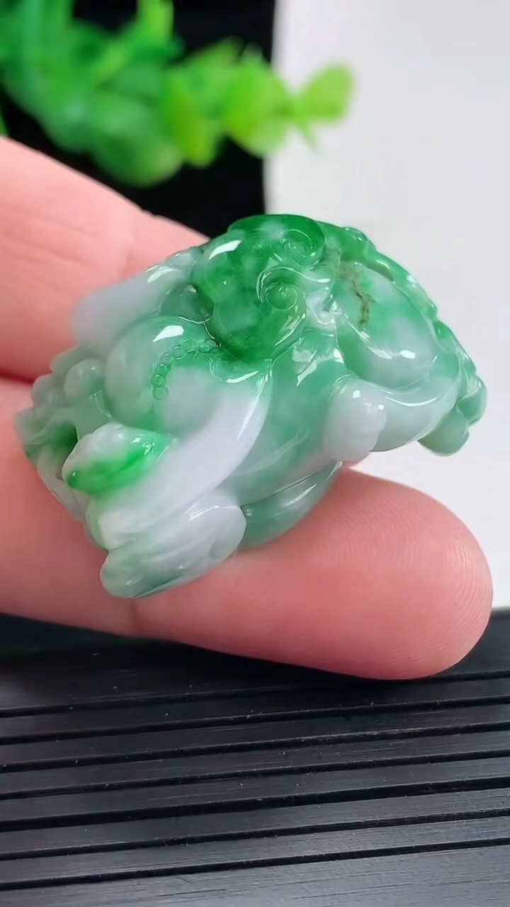 天然A货翡翠貔貅吊坠，尺寸34.5-20.4-6.6重:22.13g66
4月23日