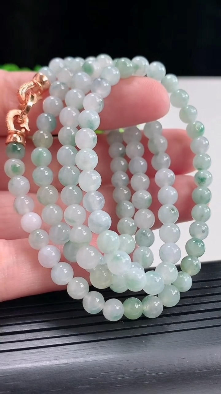 天然A货翡翠飘花圆珠项链，尺寸5.6-116颗重:36.06g974月23日
工厂直销收藏佳品,种好水足，色泽均匀，有种有色，上手高大气！