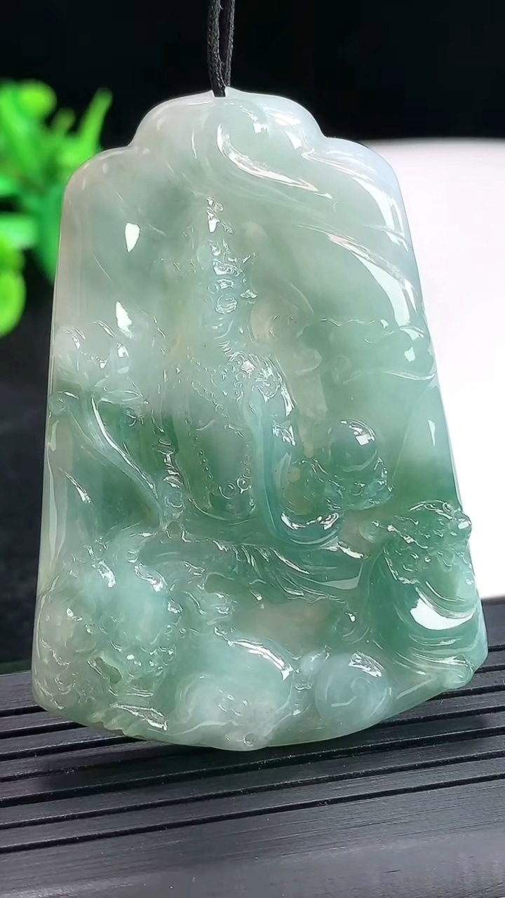 天然A货翡翠飘花文殊菩萨吊坠，尺寸59.5-41.5-5.8重量:30.28g
4月23日