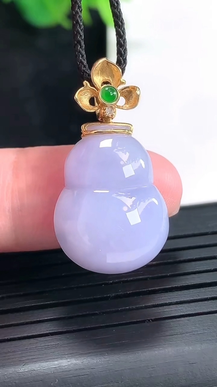 天然A货翡翠18k金紫罗兰葫芦吊坠，尺寸20-15-7.2重量:4.24g
4月23日