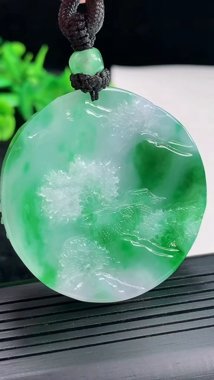 天然A货翡翠山水牌吊坠，尺寸47.5-11.5重量:61.54g
4月23日