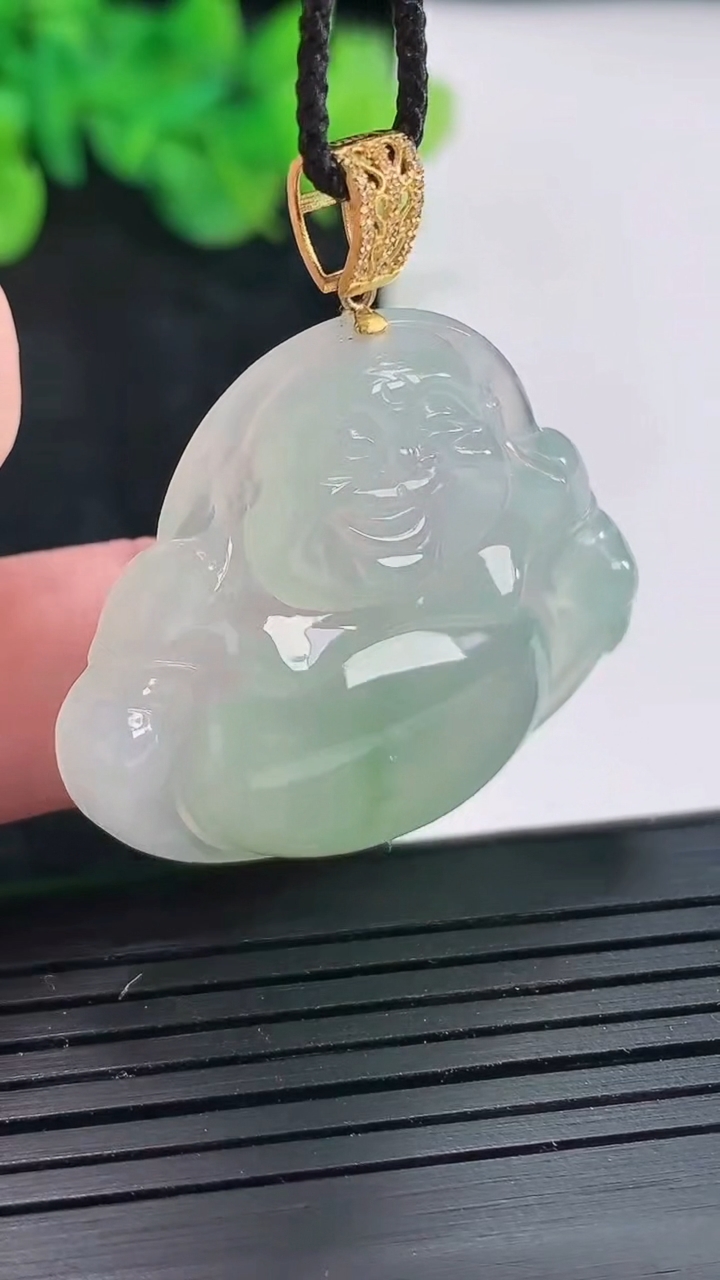 天然A货翡翠佛公吊坠，尺寸33.6-36-6.2重量:11.95g
4月23日