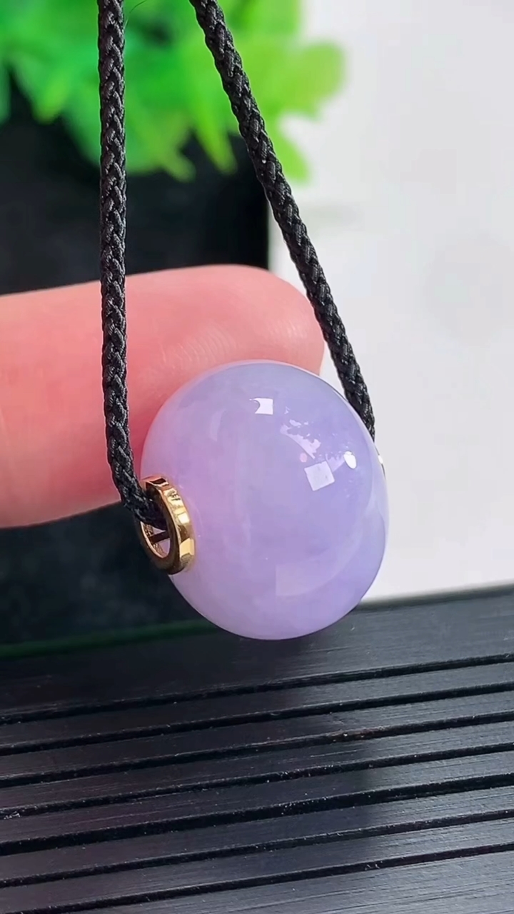 天然A货翡翠18k金紫罗兰路路通吊坠，尺寸17.5-12.5重量:7.53g
4月23日