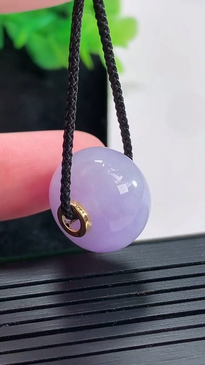 天然A货翡翠18k金紫罗兰路路通吊坠，尺寸17.5-12.5重量:7.53g
4月23日