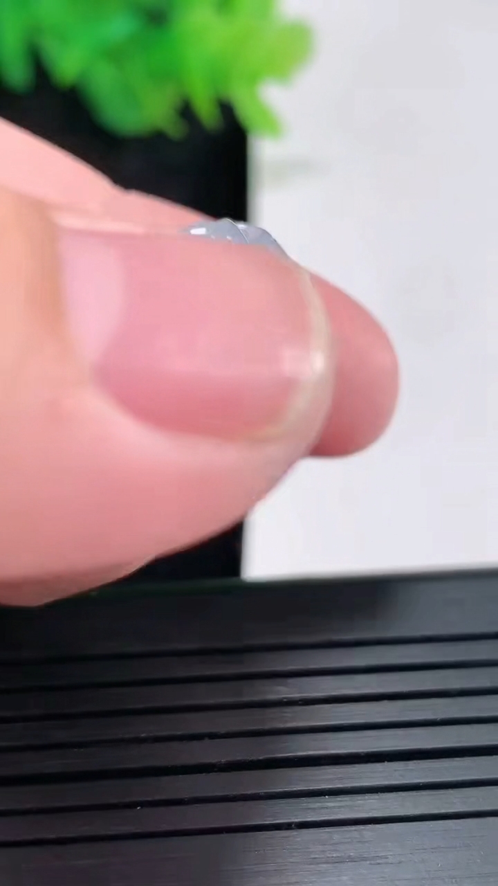 天然A货翡翠种飘花佛公吊坠，尺寸28.5-30.5-6重量:8.00g
4月23日