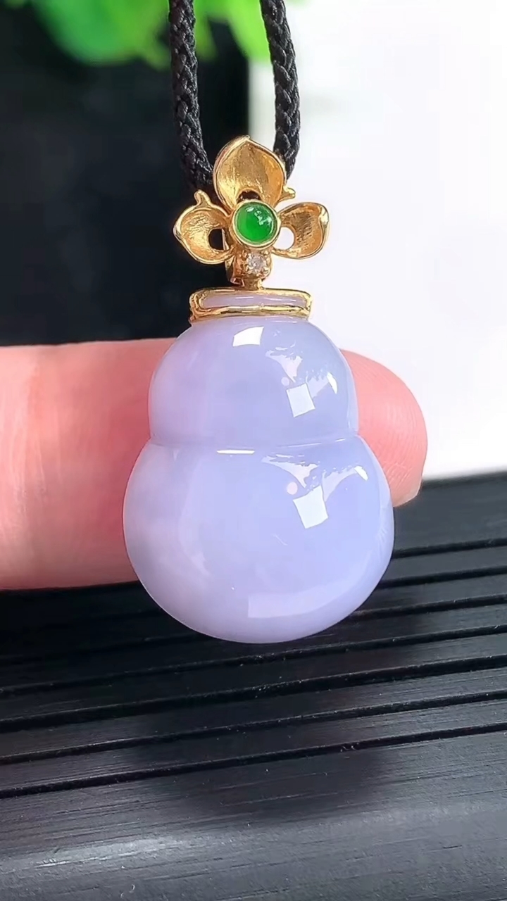 天然A货翡翠18k金紫罗兰葫芦吊坠，尺寸20-15-7.2重量:4.24g
4月23日