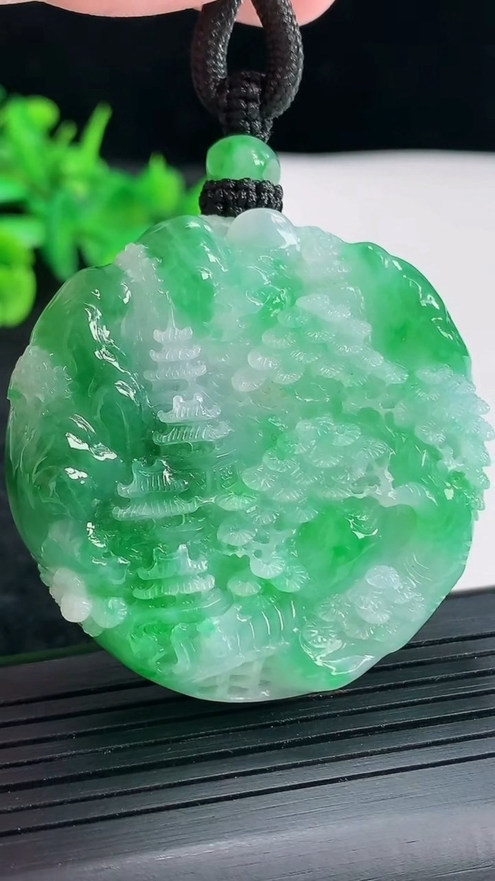 天然A货翡翠山水牌吊坠，尺寸47.5-11.5重量:61.54g
4月23日