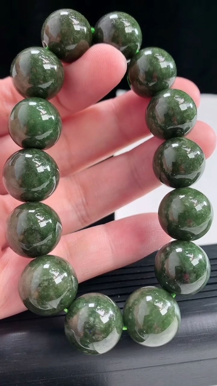 天然A货翡翠墨翠圆珠手串，尺寸16-14颗重:86.64g974月23日
工厂直销收藏佳品,种好水足