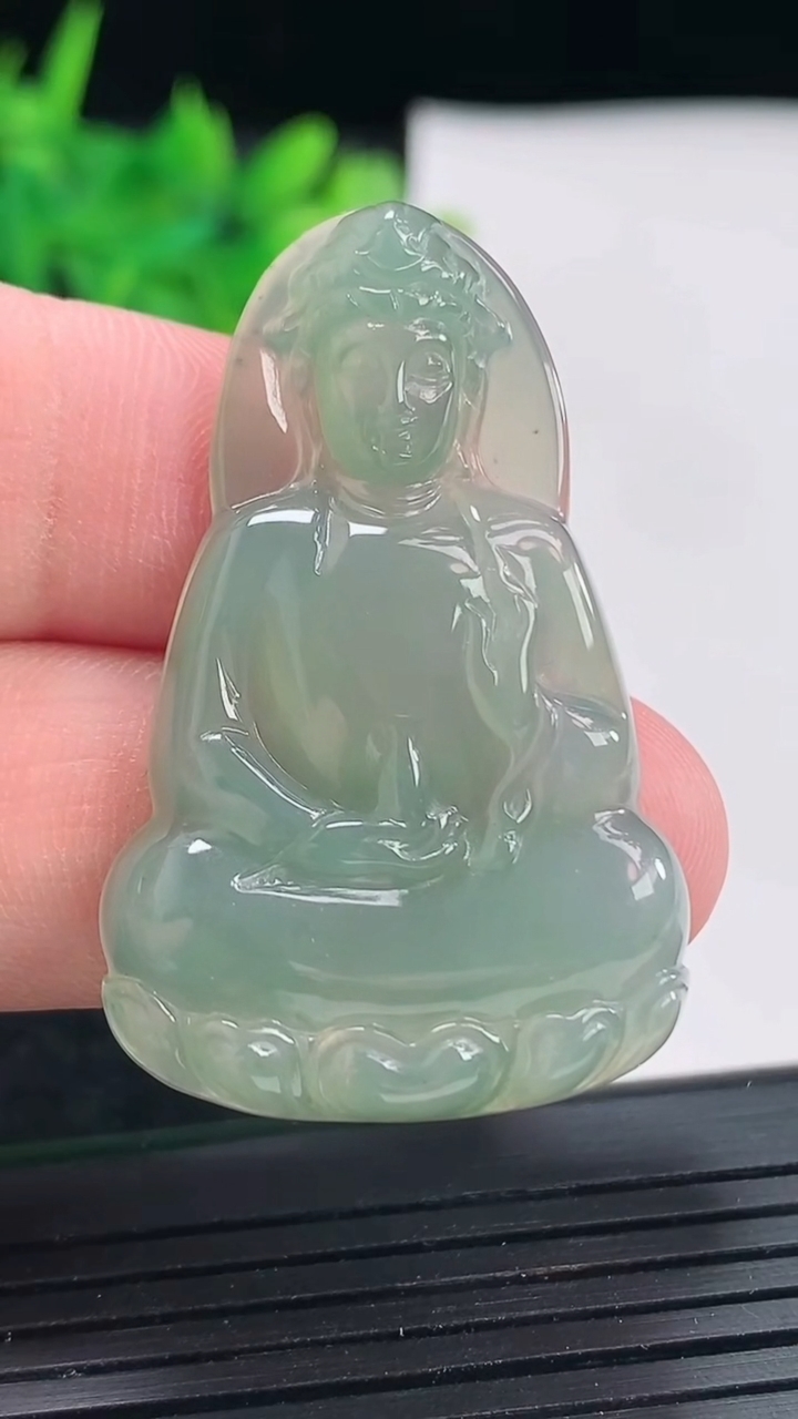 天然A货翡翠素衣观音吊坠，尺寸42-27-5.2重量:10.94g
4月23日