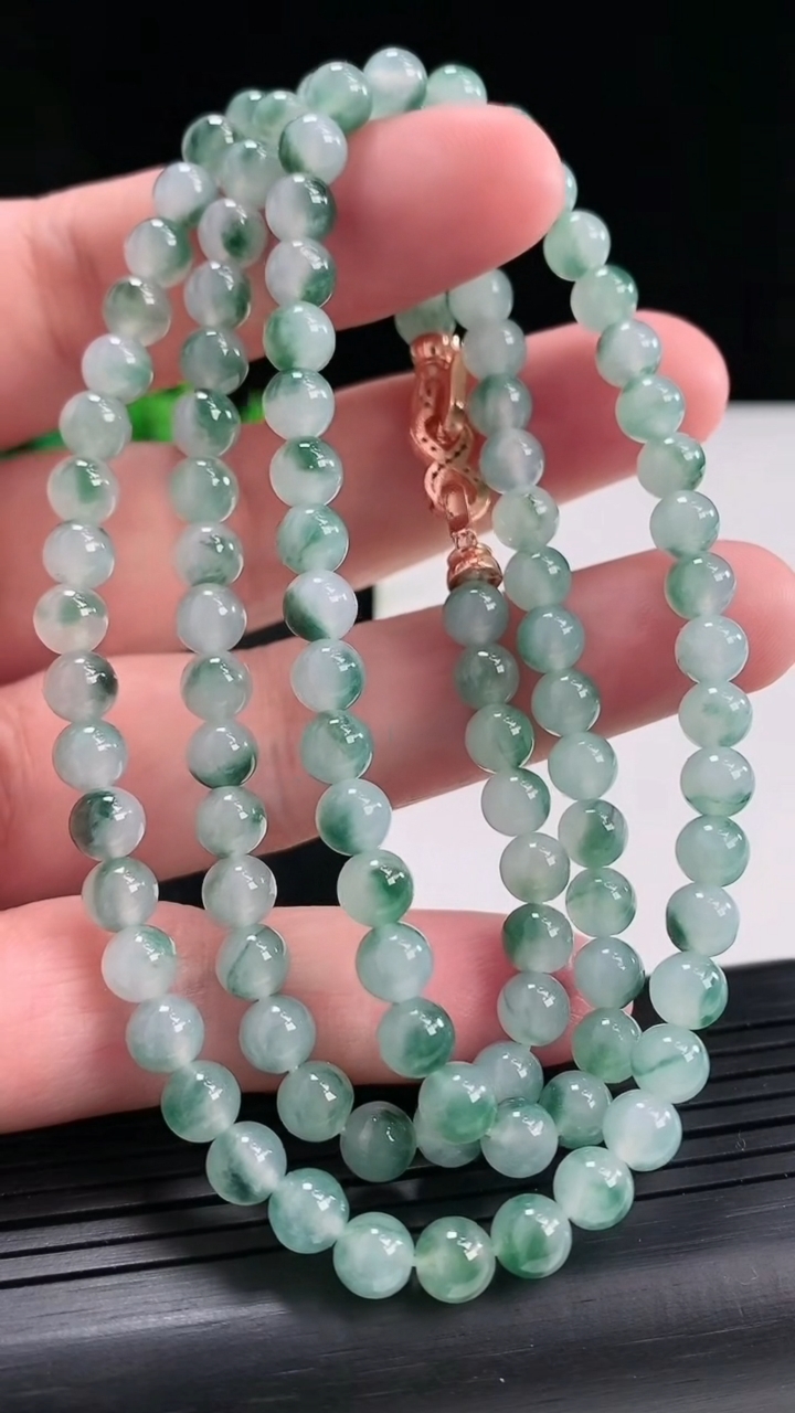 天然A货翡翠飘花圆珠项链，尺寸5.5-108颗重量:37.07g4月23日
工厂直销收藏佳品,种好水