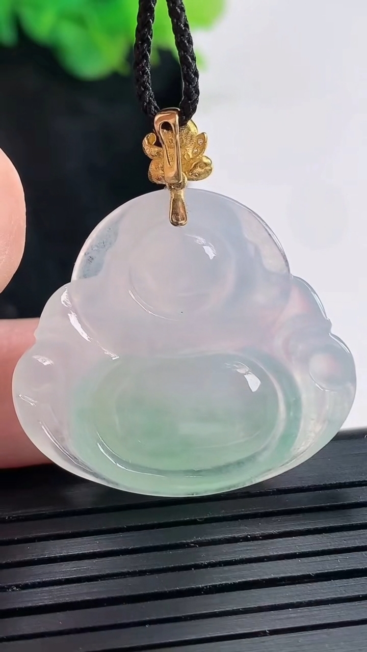 天然A货翡翠佛公吊坠，尺寸28-32-6重量:8.32g
4月23日