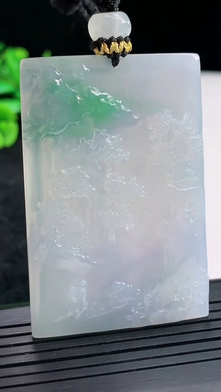 天然A货翡翠种春带彩 紫罗兰山水牌吊坠，尺寸58-39-5重量:32.43g
4月23日