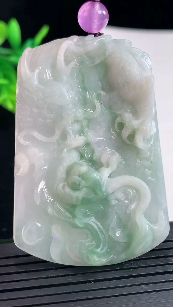 天然A货翡翠龙牌吊坠，尺寸60-40.3-9重:37.58
4月23日