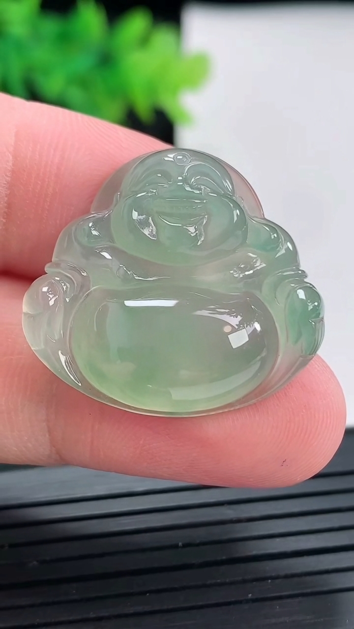 天然A货翡翠佛公吊坠，尺寸25-28-5.8重量:6.42g
4月23日