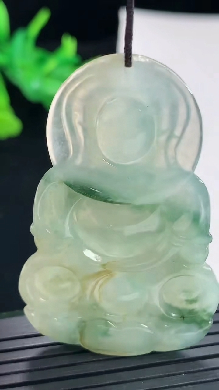 天然A货翡翠飘花正装观音吊坠，尺寸54.7-34.1-6.2重:17.16g66
4月23日