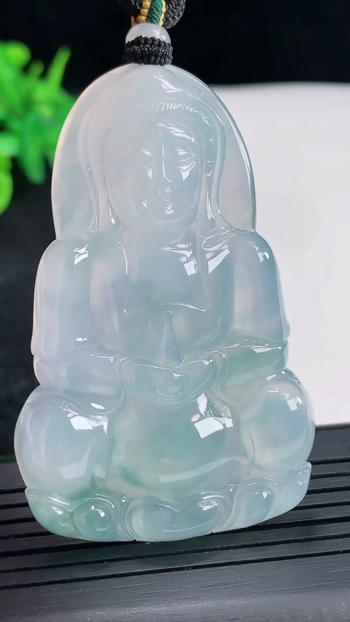 天然A货翡翠种紫罗兰飘花正装观音吊坠，尺寸57.6-38-6重量:23.64g
4月23日