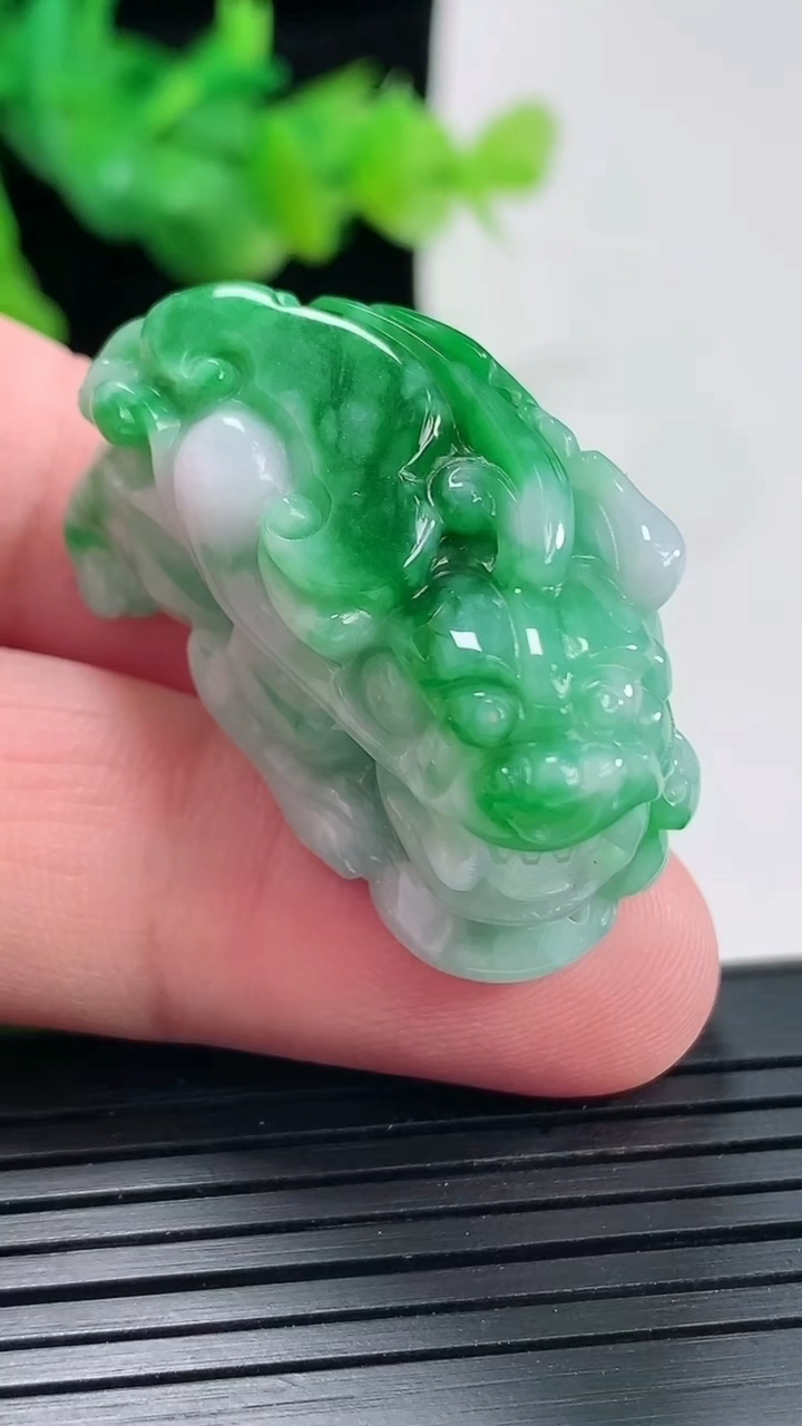 天然A货翡翠貔貅吊坠，尺寸34.5-20.4-6.6重:22.13g66
4月23日