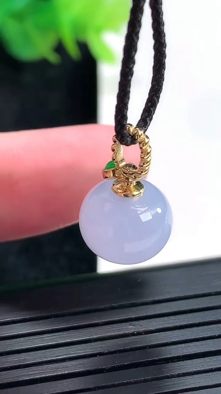 天然A货翡翠18k金紫罗兰圆珠吊坠，尺寸12-9重量:3.14g
4月23日