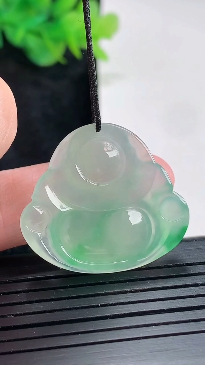 天然A货翡翠佛公吊坠，尺寸27-31-5.8重量:7.57g
4月23日