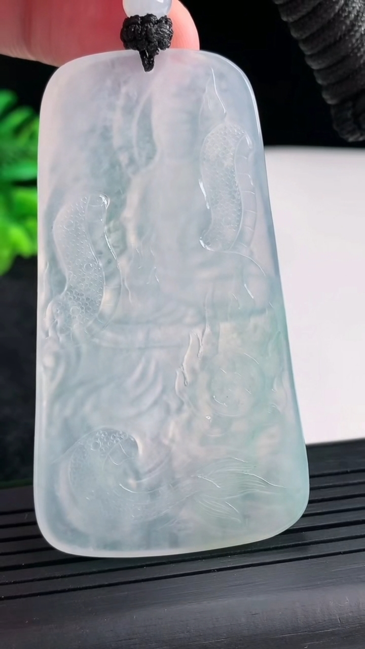 天然A货翡翠御龙观音吊坠，尺寸70.6-40-4.6重量:39.57g
4月23日