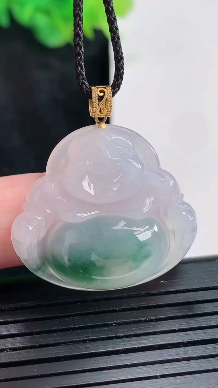 天然A货翡翠种飘花佛公吊坠，尺寸26-29.5-5.5重量:6.27g
4月23日