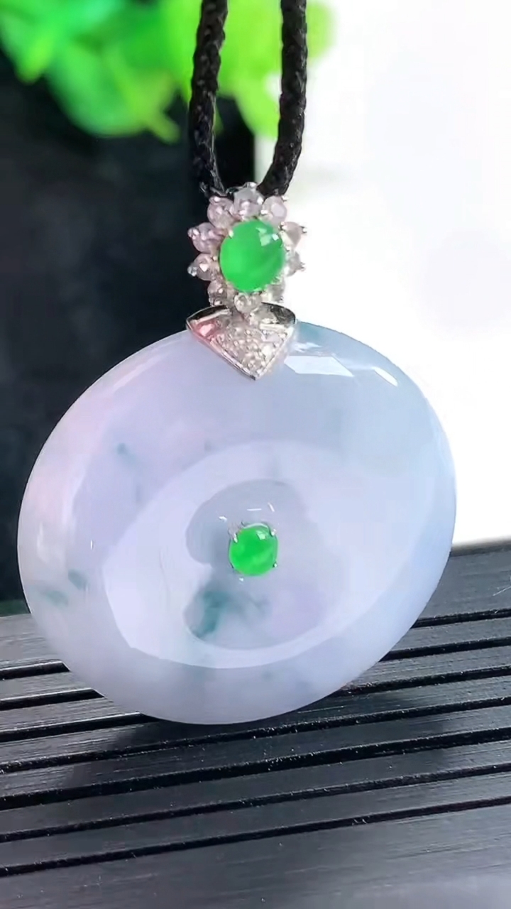 天然A货翡翠种紫罗兰飘花平安扣吊坠，尺寸27-7重量:11.85g
4月23日