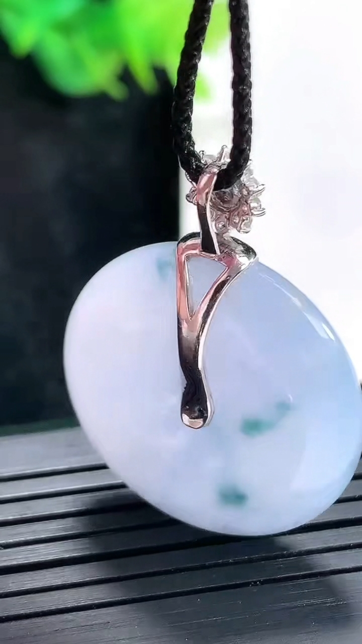 天然A货翡翠种紫罗兰飘花平安扣吊坠，尺寸27-7重量:11.85g
4月23日