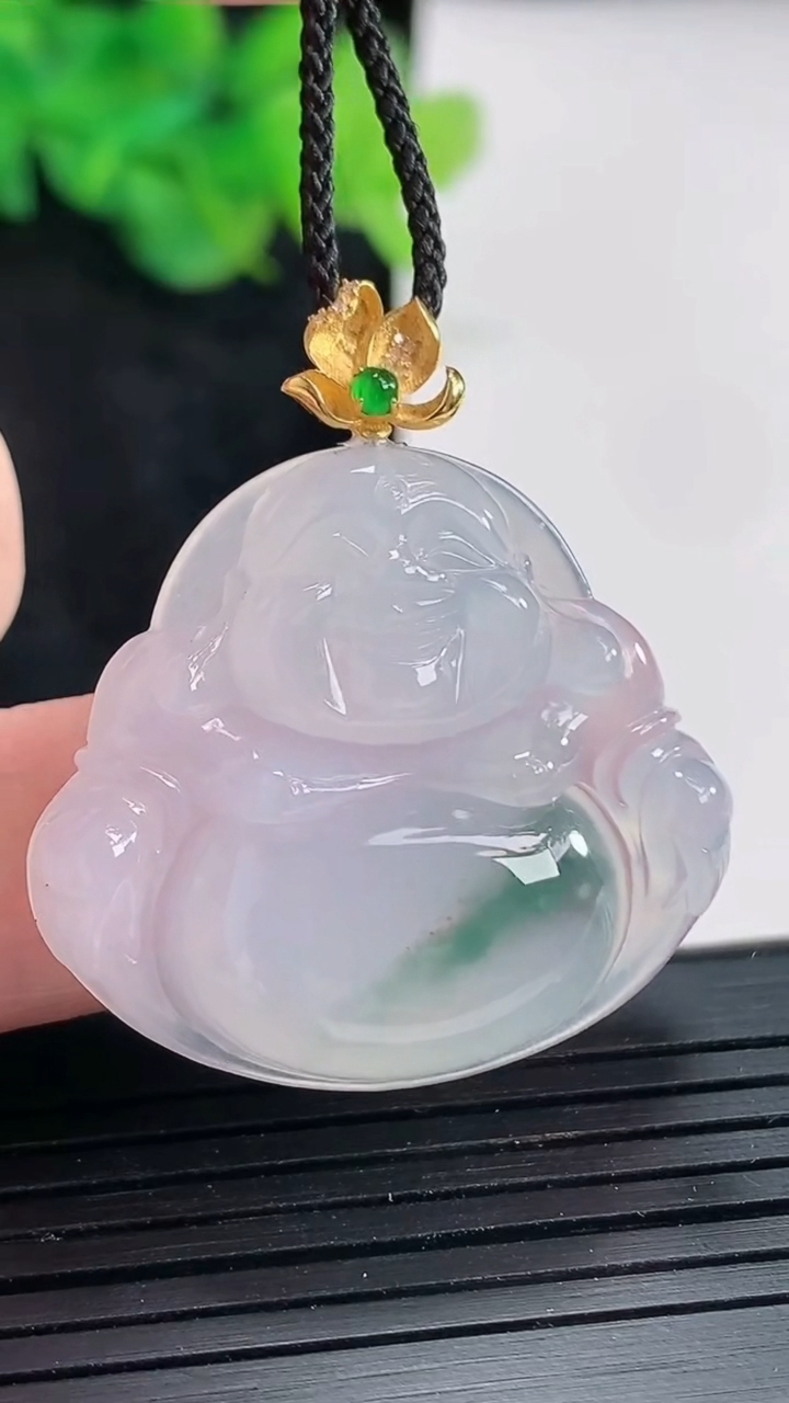 天然A货翡翠种飘花佛公吊坠，尺寸28.5-32-5.6重量:8.29g
4月23日