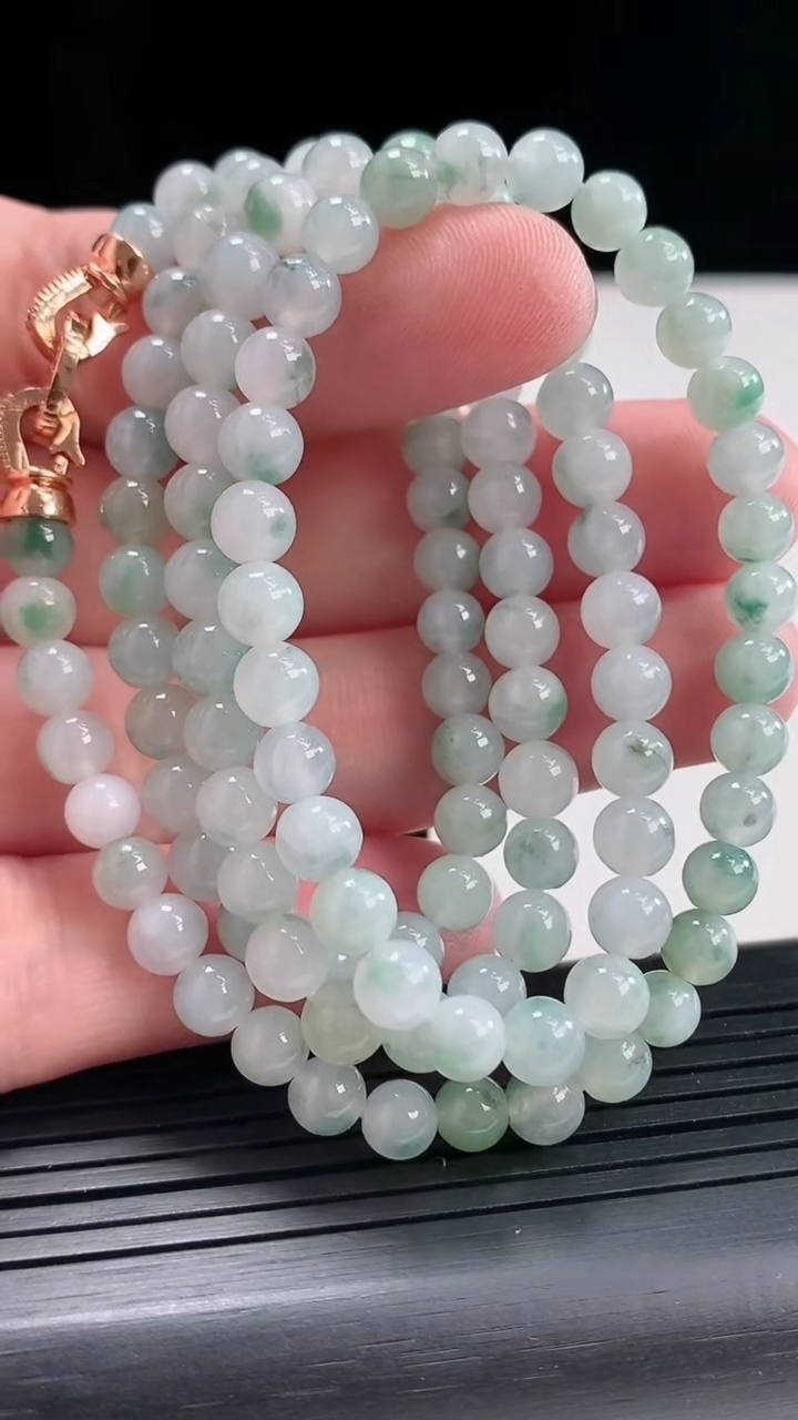 天然A货翡翠飘花圆珠项链，尺寸5.6-116颗重:36.06g974月23日
工厂直销收藏佳品,种好水足，色泽均匀，有种有色，上手高大气！