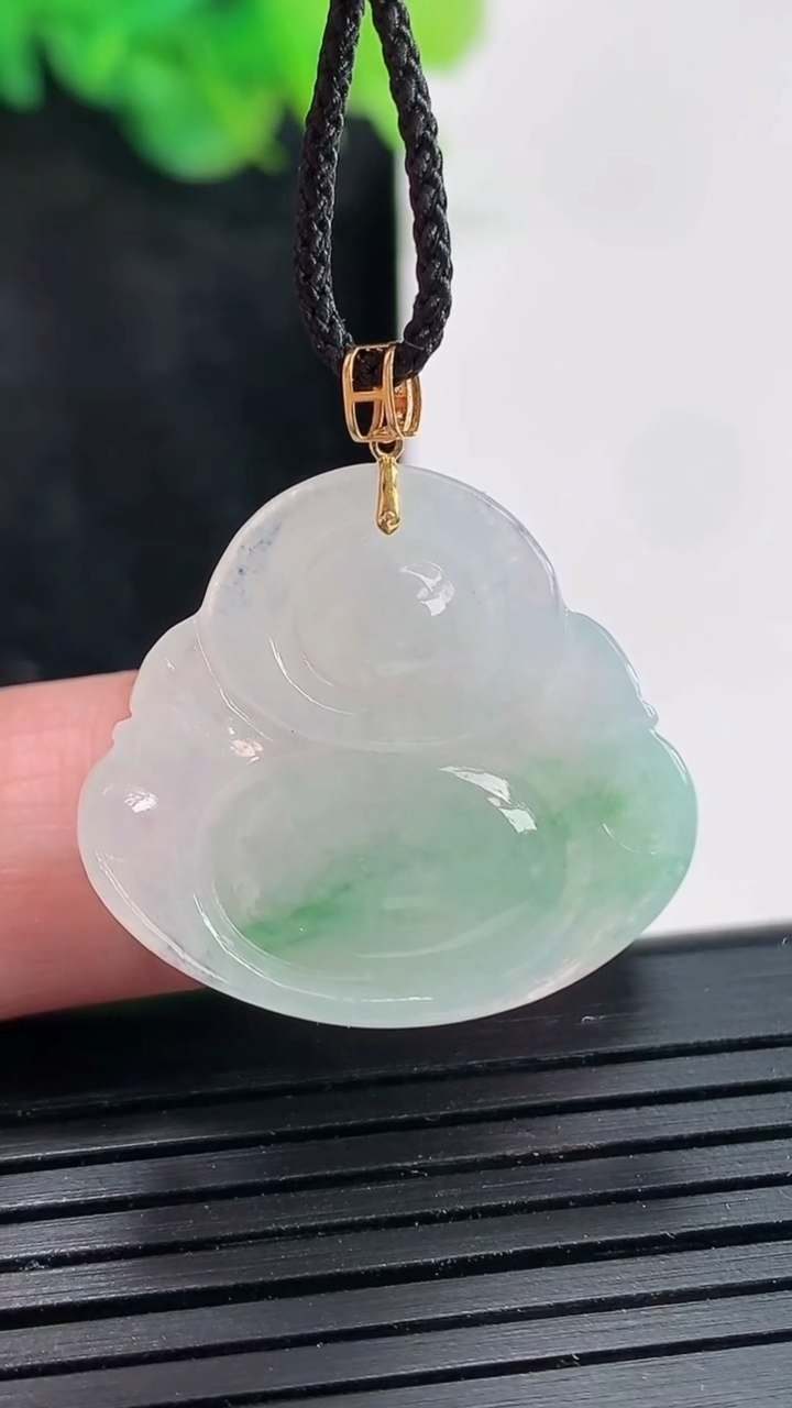天然A货翡翠佛公吊坠，尺寸24-26-5.5重量:5.16g
4月23日