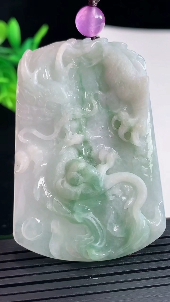天然A货翡翠龙牌吊坠，尺寸60-40.3-9重:37.58
4月23日