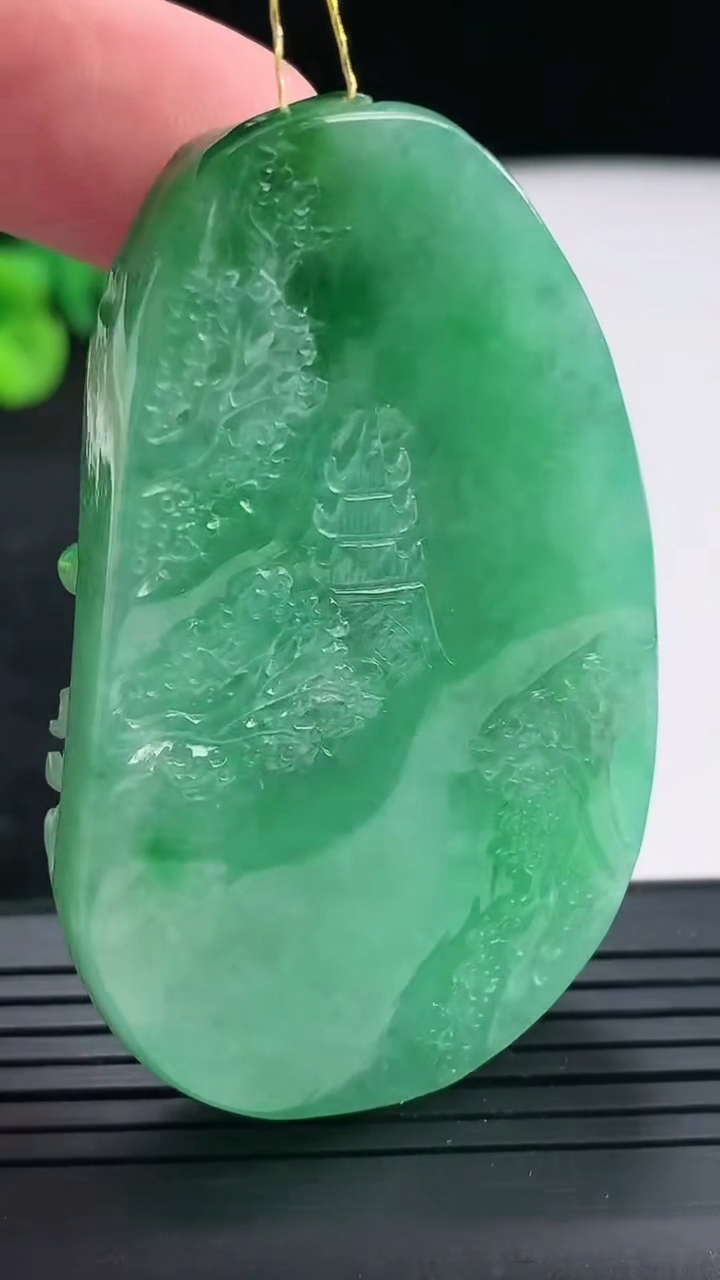 天然A货翡翠山水牌吊坠，尺寸58-36-10.8重量:53.87g
4月23日