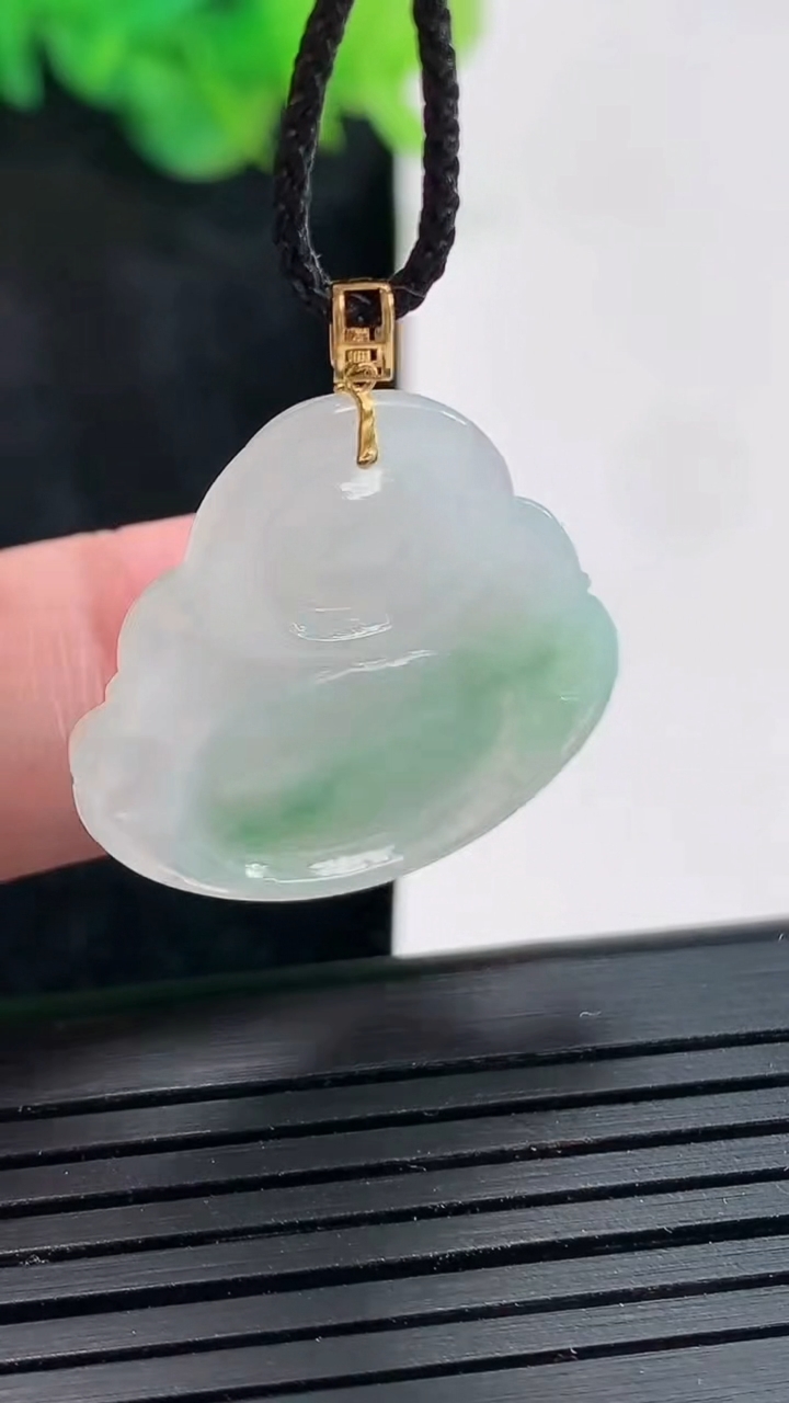 天然A货翡翠佛公吊坠，尺寸24-26-5.5重量:5.16g
4月23日