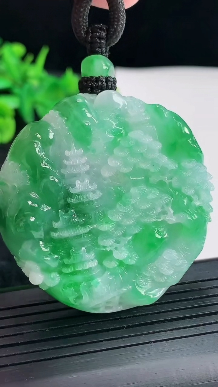 天然A货翡翠山水牌吊坠，尺寸47.5-11.5重量:61.54g
4月23日