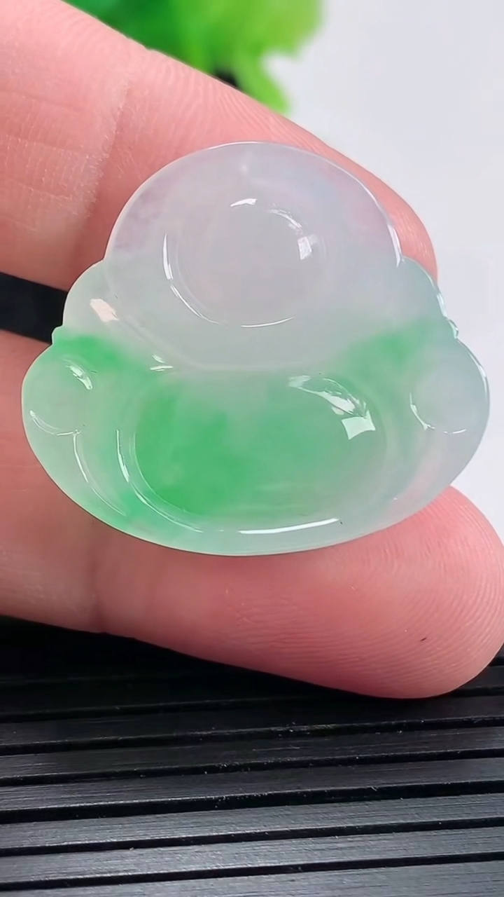 天然A货翡翠佛公吊坠，尺寸25-28-5.5重量:6.12g
4月23日