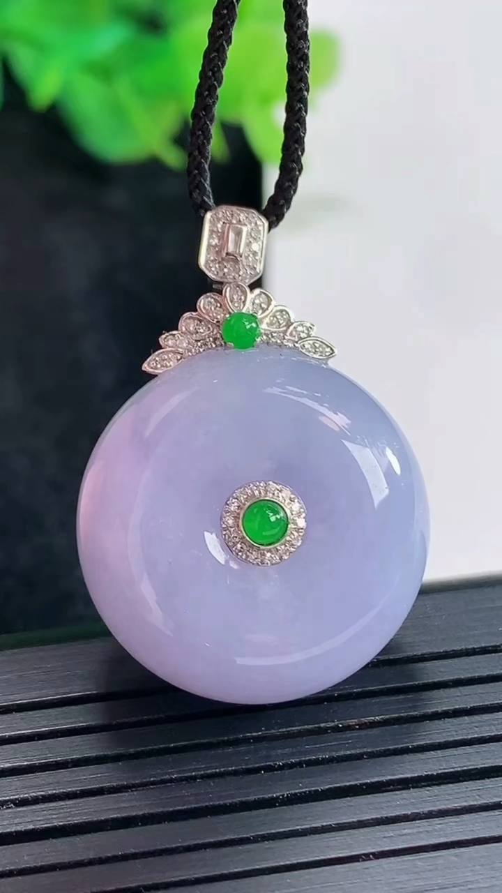 天然A货翡翠18k金紫罗兰平安扣吊坠，尺寸23-12重量:15.47g
4月23日