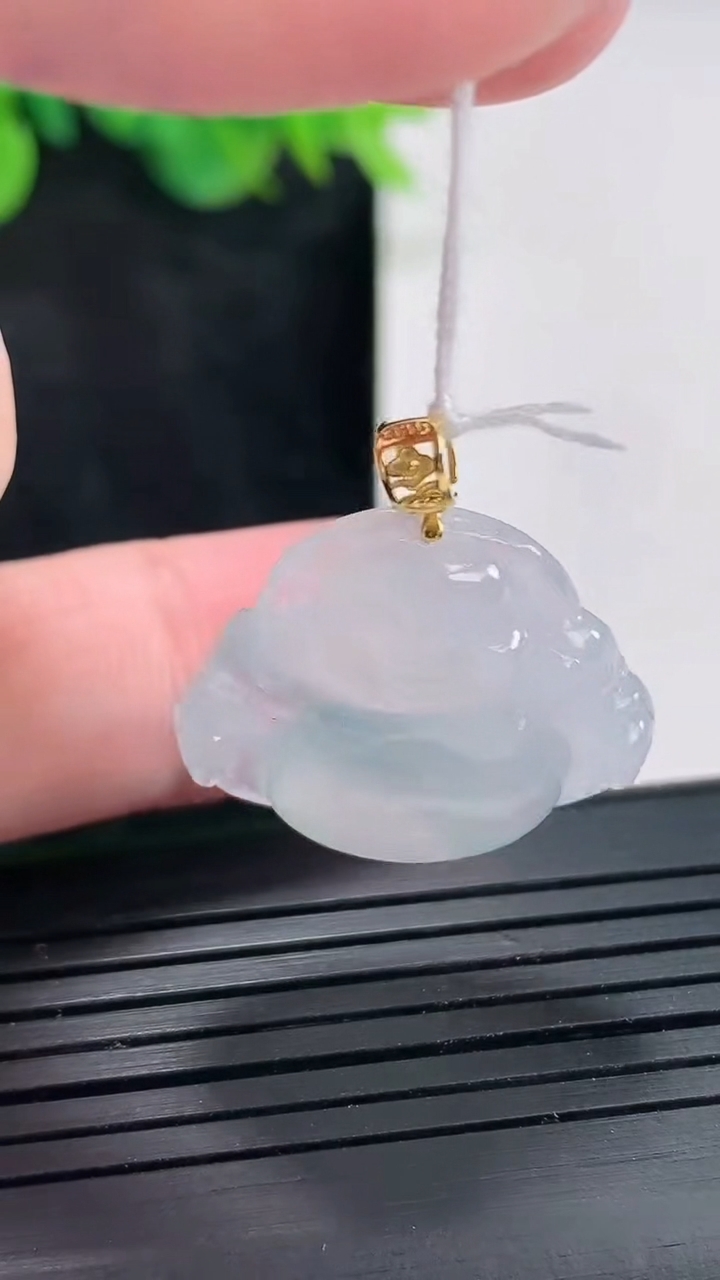 天然A货翡翠种飘花佛公吊坠，尺寸21-24.5-6重量:4.92g
4月23日