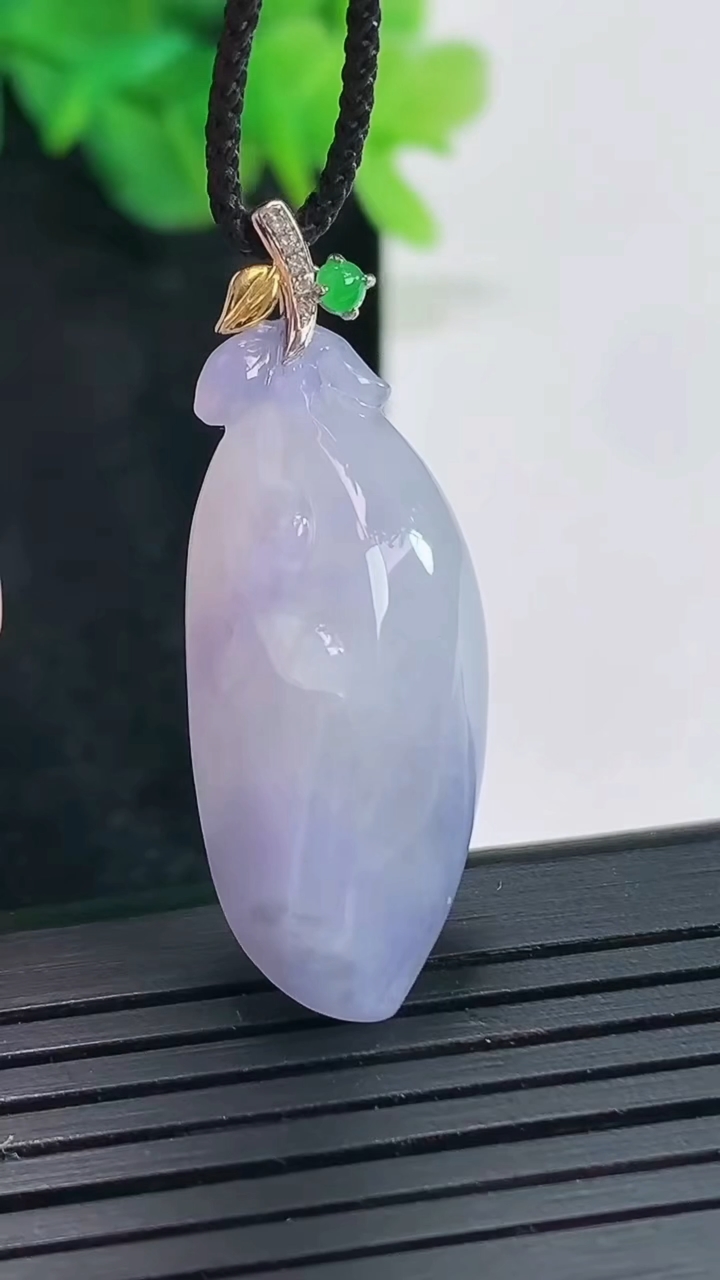天然A货翡翠18k金紫罗兰福瓜吊坠，尺寸31-14-10重量:6.58g
4月23日