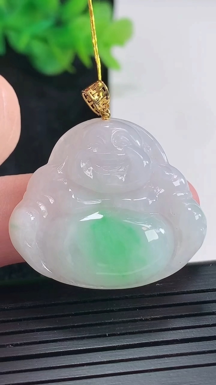 天然A货翡翠佛公吊坠，尺寸27-32.6-5.2重量:7.48g
4月23日